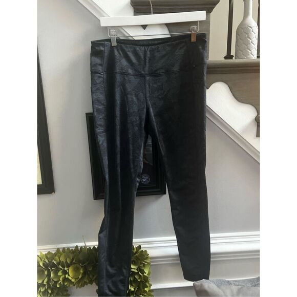 Mondetta Performance + Luxury Black Textured Print Leggings ga sz L EUC - Picture 1 of 10